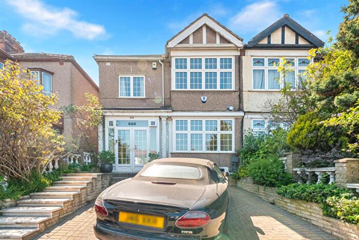 4 Bedroom End Of Terrace House For Sale In Eastern Avenue, Ilford, IG4