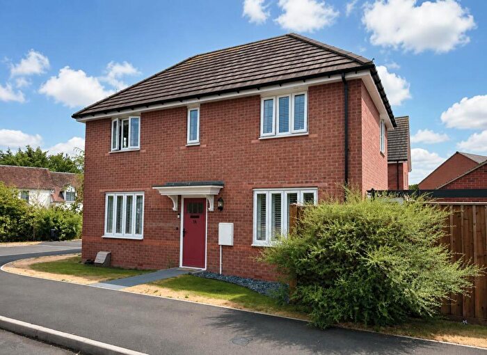 3 Bedroom Detached House For Sale In Weatherhead Close, Alcester, B49