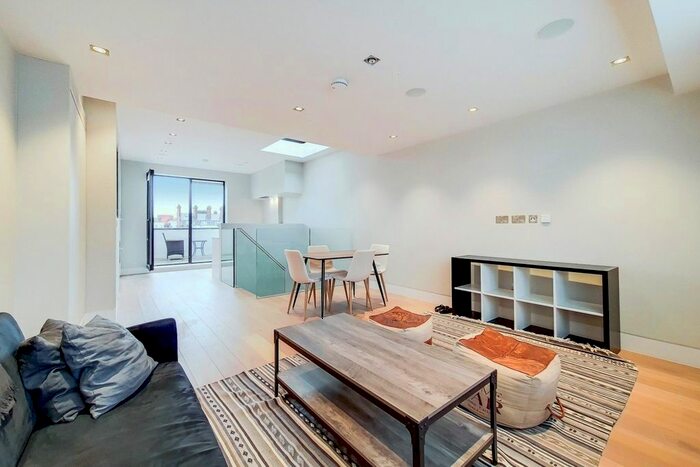 2 Bedroom Flat To Rent In John Street, Holborn, London, WC1N