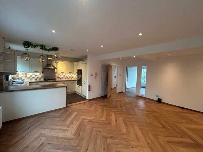 4 Bedroom Semi-Detached House To Rent In Springhaven Close, Guildford, GU1