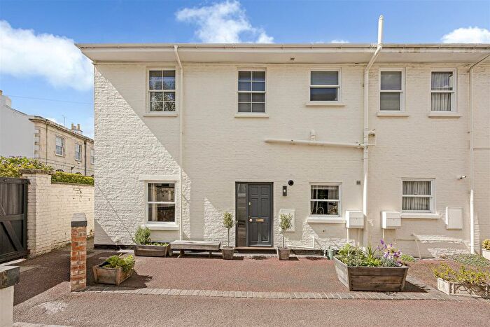2 Bedroom Mews For Sale In Montpellier House, Suffolk Square, Cheltenham, GL50