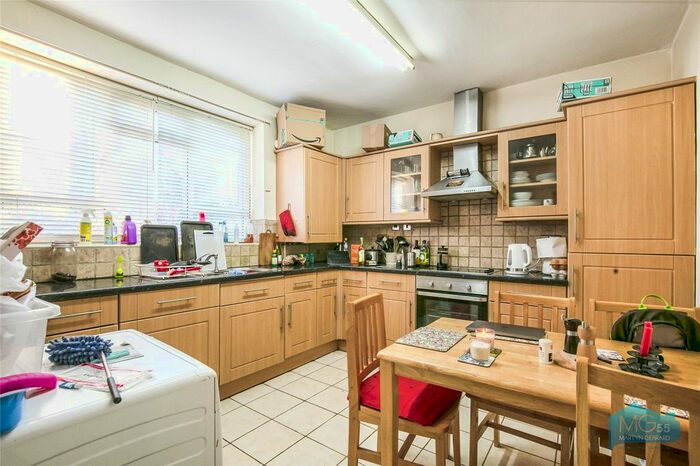 2 Bedroom Flat To Rent In Beechwood Close, Western Road, East Finchley N2