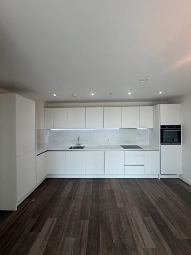 3 Bedroom Flat To Rent In , NW9
