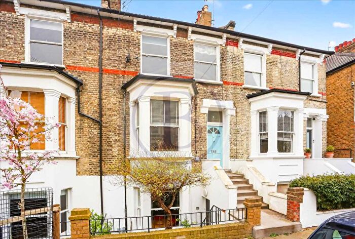 3 Bedroom Maisonette For Sale In Corinne Road, London, N19
