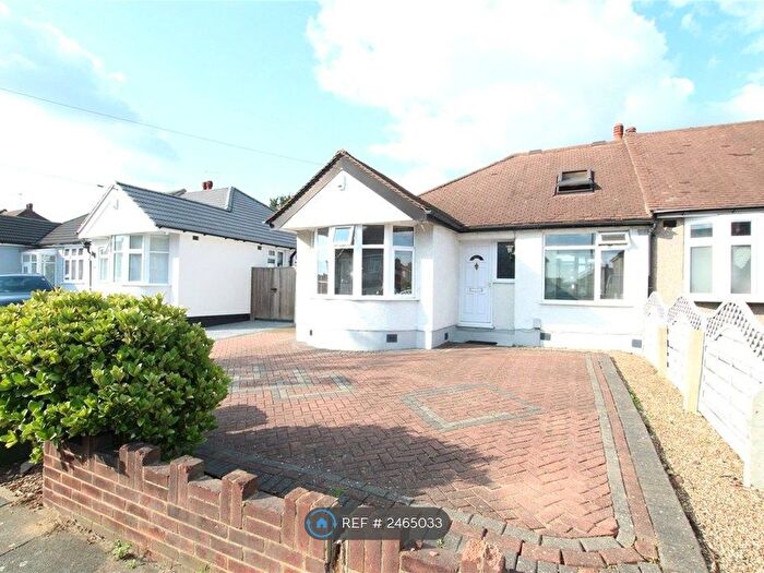 4 Bedroom Bungalow To Rent In Sutherland Avenue, Welling, DA16