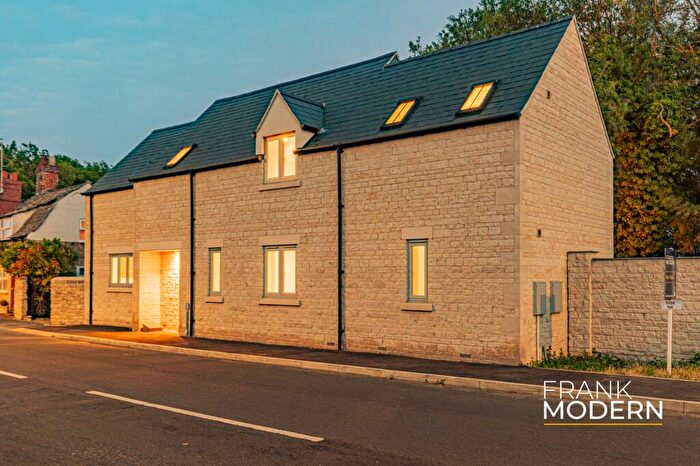 3 Bedroom Mews For Sale In Stamford Road, Market Deeping, PE6