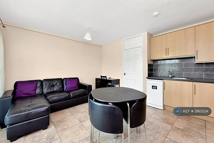 4 Bedroom Flat To Rent In Ramsfort House, London, SE16
