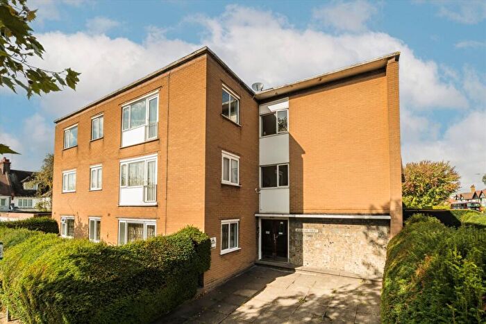 2 Bedroom Flat For Sale In Finchley Road, Golders Green, NW11