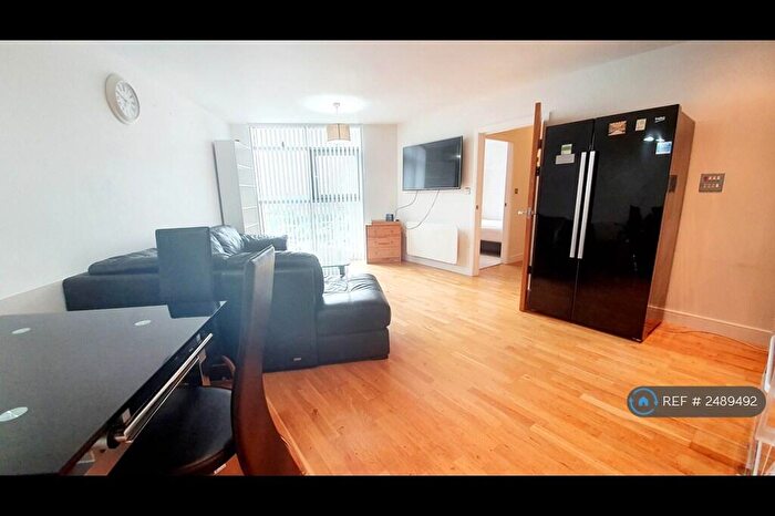 2 Bedroom Flat To Rent In Bute Terrace, Cardiff, CF10