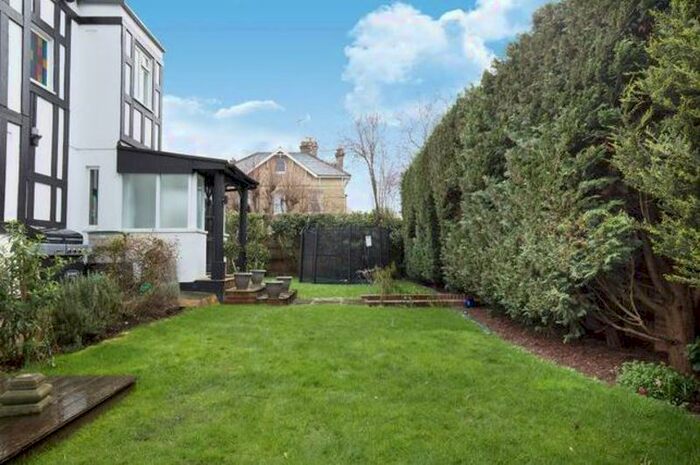 6 Bedroom Property To Rent In Holden Avenue, London, N12