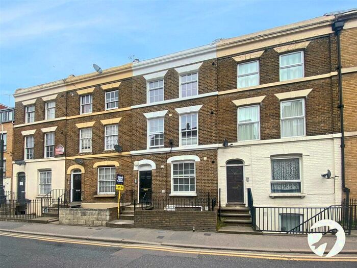 Studio To Rent In High Street, Rochester, Kent, ME1