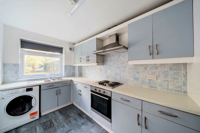 2 Bedroom Flat To Rent In Burnt Ash Hill Lee, SE12