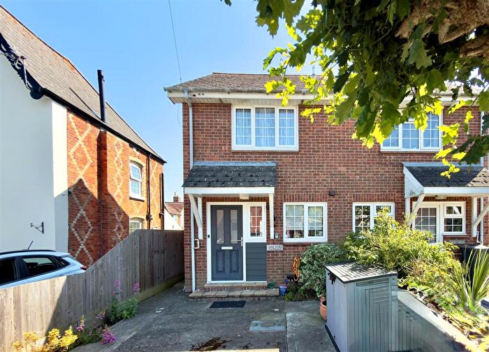 2 Bedroom House For Sale In Freshwater, Isle Of Wight, PO40