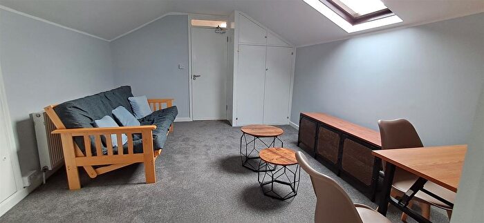 1 Bedroom Flat To Rent In One Bed Flat, Bushey Grove Road, Bushey, WD23