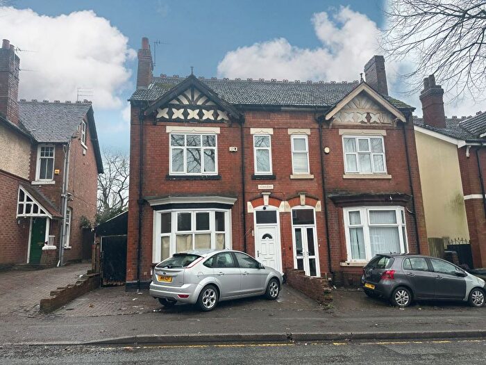 3 Bedroom Semi Detached House For Sale In Oaklands Road, Wolverhampton, WV3