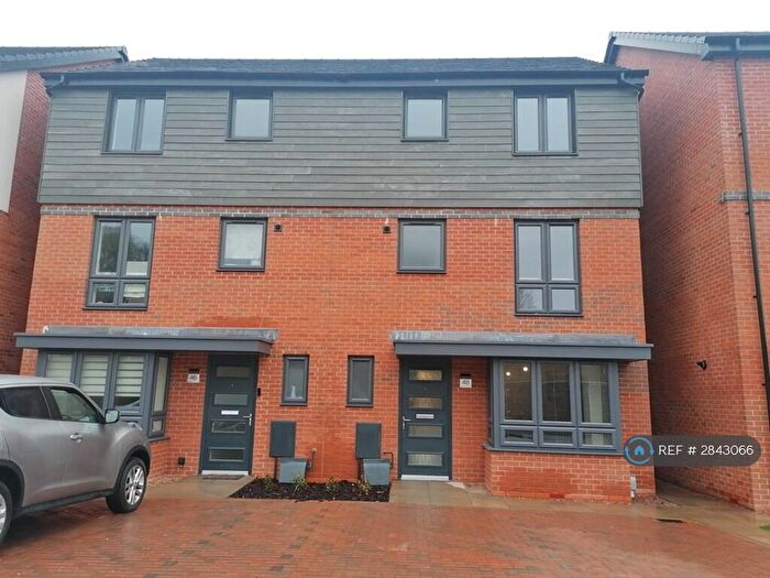 4 Bedroom Semi-Detached House To Rent In Dalmuir Road, Birmingham, B31