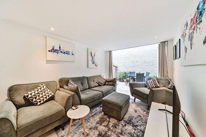 2 Bedroom Flat For Sale In Tunstall Road, Brixton, London, SW9