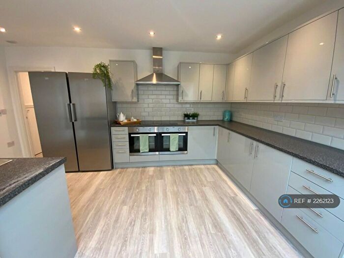 7 Bedroom Semi-Detached House To Rent In St. Johns Road, Guildford, GU2