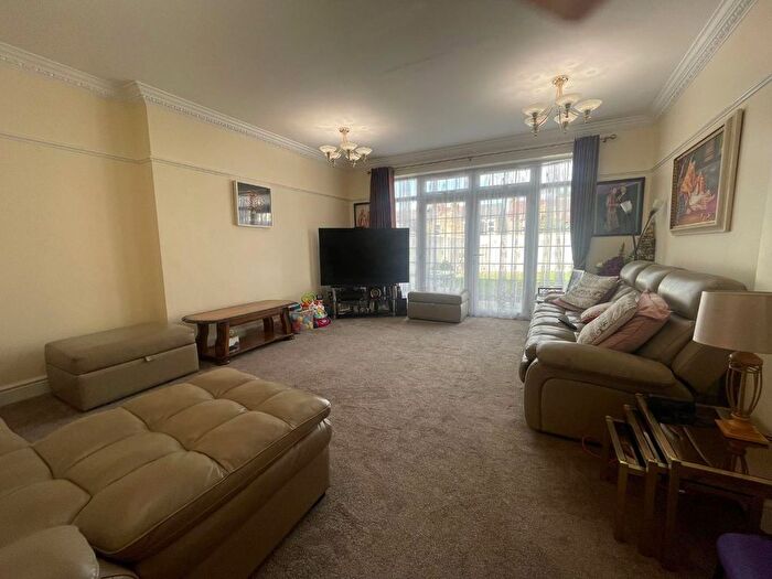 6 Bedroom Property To Rent In Cherry Orchard, West Drayton, UB7