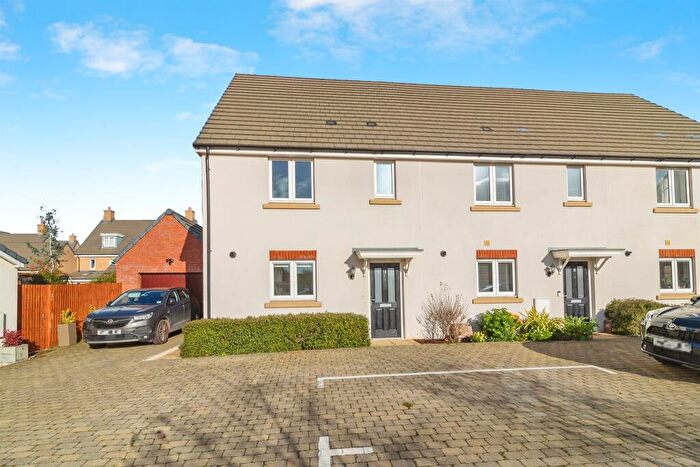 3 Bedroom End Of Terrace House For Sale In Elder Way, Ampthill, Bedford, MK45
