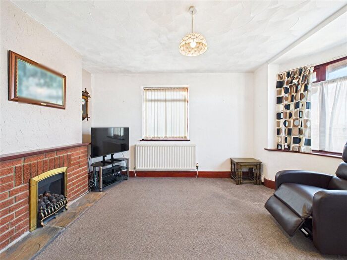 2 Bedroom Bungalow For Sale In Highridge Green, Bristol, BS13