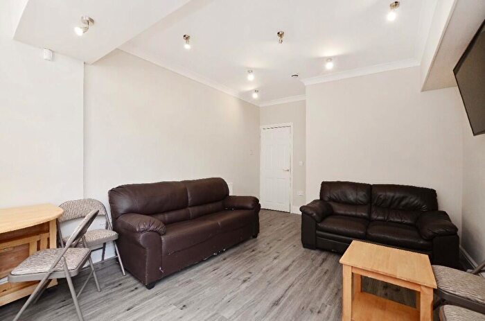 5 Bedroom House To Rent In Edmund Road, Sheffield, S2