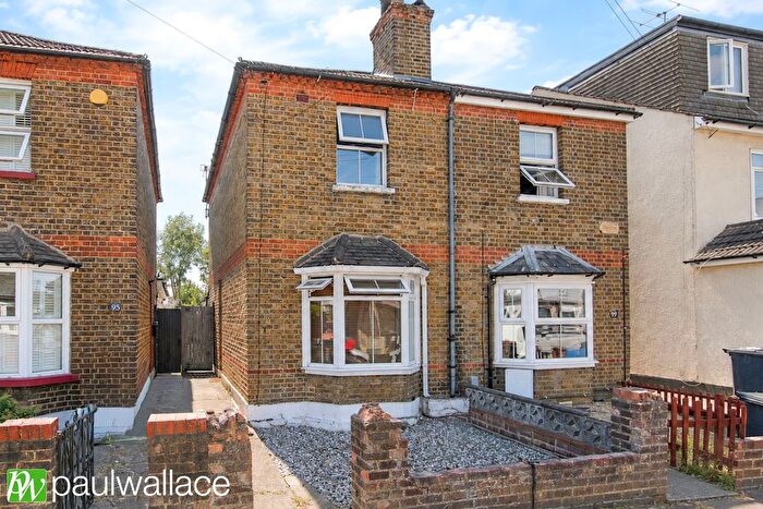2 Bedroom Semi-Detached House For Sale In Whitley Road, Hoddesdon, EN11