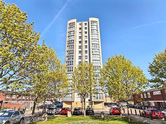 1 Bedroom Flat For Sale In Park Grove, London, E15
