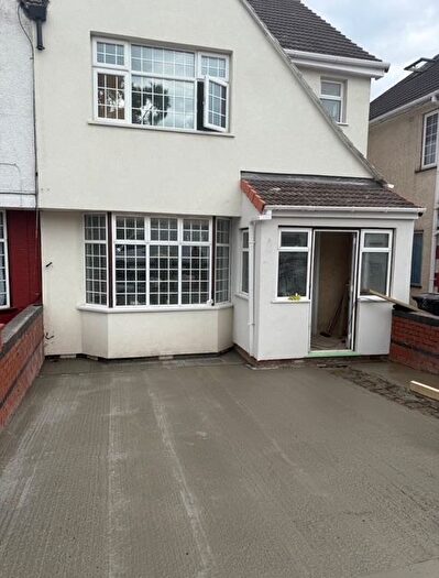 8 Bedroom Semi-Detached House To Rent In Oakwood Avenue, Southall, UB1