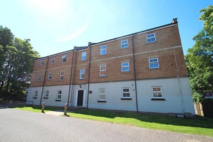 2 Bedroom Flat To Rent In Charnley Drive, Leeds, West Yorkshire, Uk, LS7