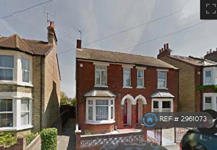 3 Bedroom Semi-Detached House To Rent In York Road, Hitchin, SG5