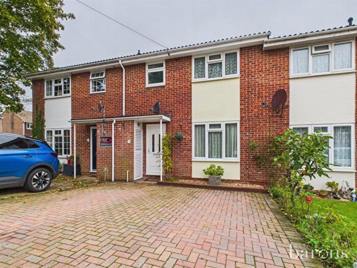 3 Bedroom Terraced House For Sale In Kintyre Close, Oakley, Basingstoke, RG23