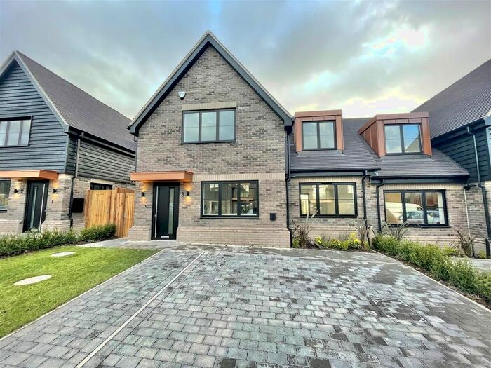 3 Bedroom Detached House To Rent In Theobald Street, Borehamwood, Hertfordshire, WD6