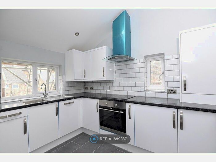 2 Bedroom Flat To Rent In Danbrook Road, London, SW16