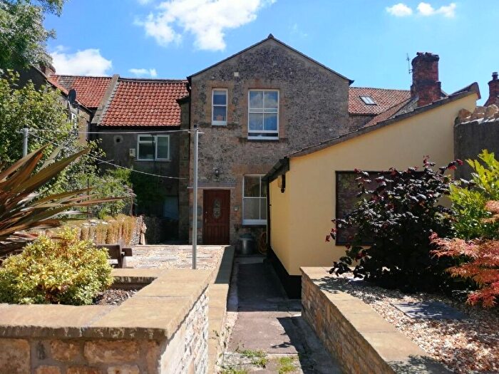 2 Bedroom Flat To Rent In Commercial Road, Shepton Mallet, Somerset, BA4