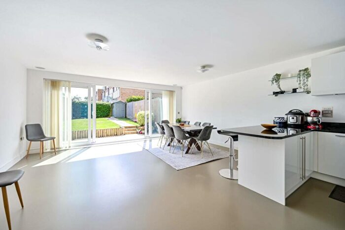 4 Bedroom Semi-Detached House To Rent In Salisbury Road, Worcester Park, KT4