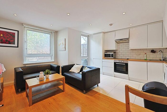 4 Bedroom Flat For Sale In Benham Close, London, SW11