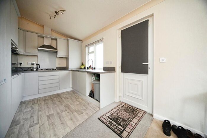 2 Bedroom Detached House For Sale In Beechwood Park, Caddington, Luton, LU1