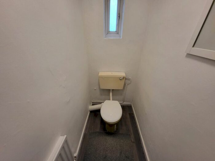3 Bedroom Flat To Rent In Churchfield Avenue, Tipton, DY4