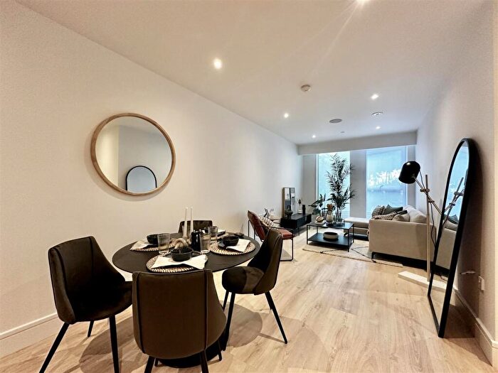 2 Bedroom Flat To Rent In Virginia House, Walton Street, HP21