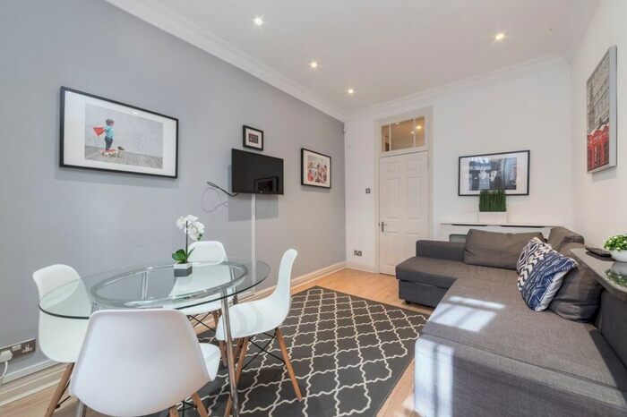 2 Bedroom Flat To Rent In Nassau Street, London W1W