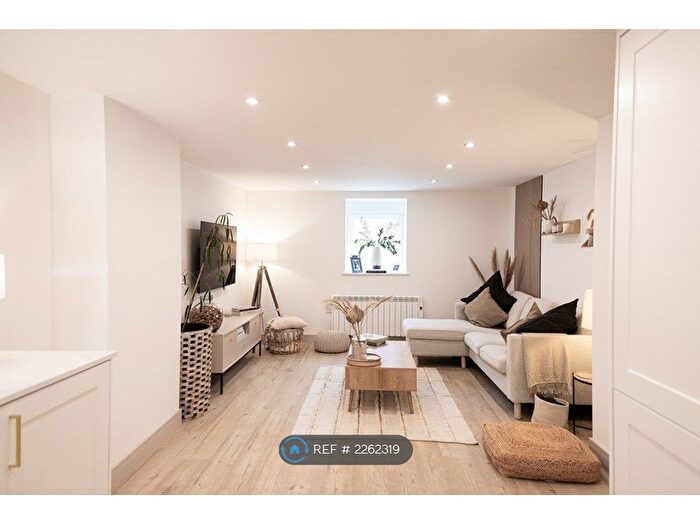 2 Bedroom Flat To Rent In Great King Street, Macclesfield, SK11