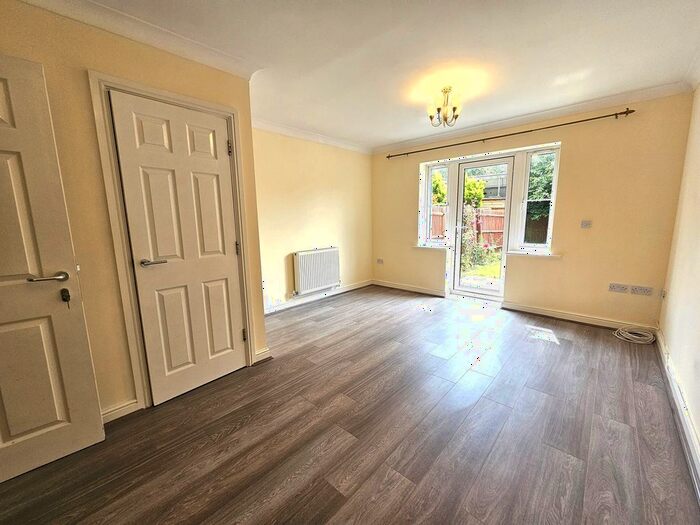 3 Bedroom Property To Rent In Periwood Crescent, Perivale, Greenford, UB6