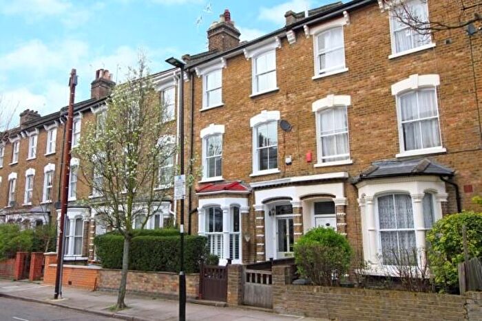 3 Bedroom Flat To Rent In Evershot Road, London, N4