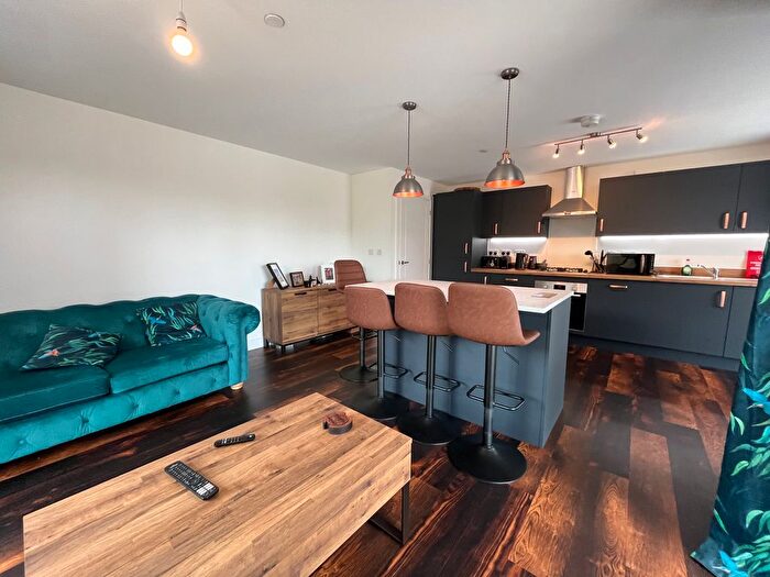 2 Bedroom Flat To Rent In Granite Rise, Exeter, EX4