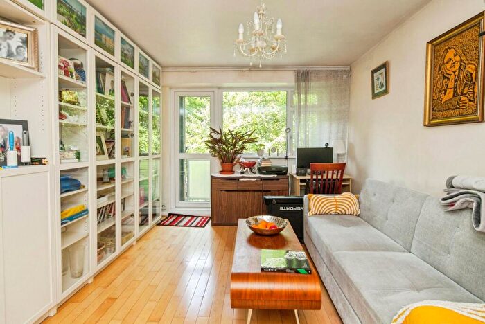 1 Bedroom Flat For Sale In Meecham Court, Shuttleworth Road, London, SW11