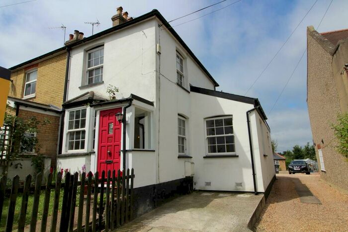 3 Bedroom Cottage To Rent In Blanche Lane, South Mimms, EN6