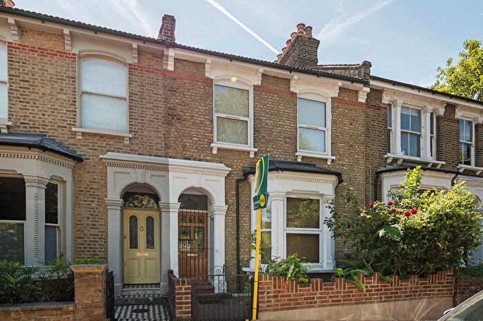 3 Bedroom Terraced House For Sale In Charnock Road, Hackney, London, E5