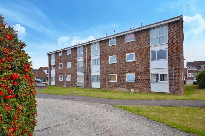 2 Bedroom Flat To Rent In Azalea Court, Springfield, Chelmsford, CM1