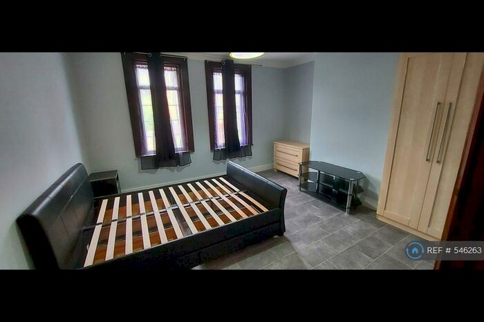 2 Bedroom Semi-Detached House To Rent In King Edward Road, Chatham, ME4